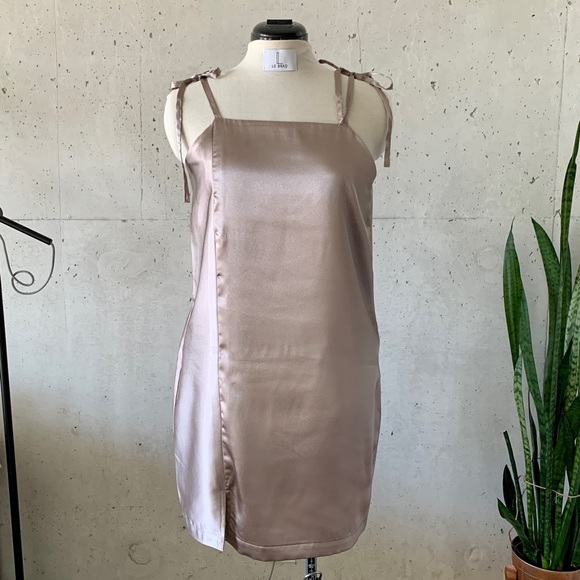 Slip on satin dress square neckline - Picture 4 of 10